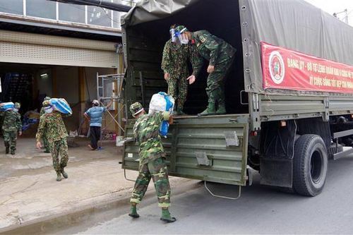 Quân khu 9 thu mua nông sản hỗ trợ dân Thành phố Hồ Chí Minh