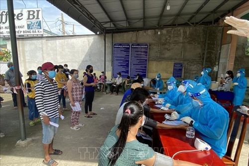 'Thần tốc' tiêm hết 750.000 liều vaccine Vero Cell cho người dân Bình Dương