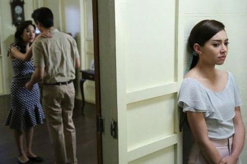 Thấy tôi đến, chị dâu gọi chồng vào phòng nói chuyện nhưng cố tình để tôi nghe được, càng nghe tôi càng đau xót xấu hổ phải vội ra về