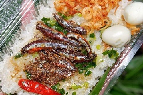 Món xôi nóng hổi ăn kèm 'của lạ', giá bình dân chỉ hơn cốc trà ở Nha Trang