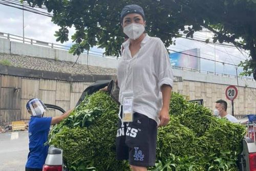 Phương Thanh lên tiếng khi bị nói từ thiện không đúng chỗ, để toàn người giàu đến lấy