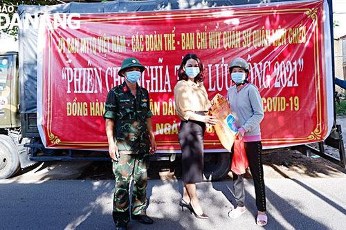 Phiên chợ nghĩa tình
