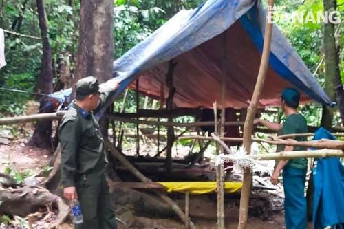 Bắt giữ người vào rừng Khe Đương khai thác vàng trái phép