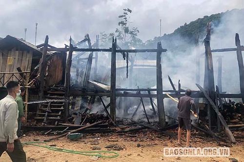 Hỏa hoạn thiêu rụi một nhà dân