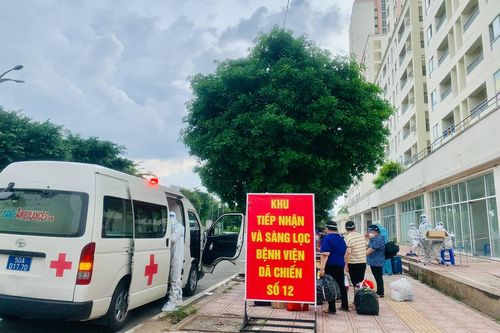 Nhật ký từ bệnh viện dã chiến: Đón tuổi mới từ phòng cấp cứu
