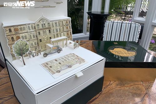 Thị trường ế ẩm do COVID-19, bánh trung thu siêu đắt vẫn được tung bán