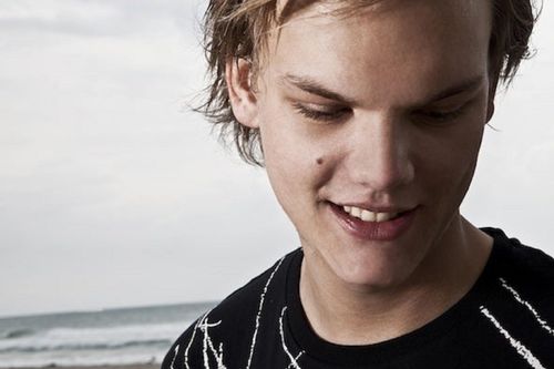 Google Doodle kỷ niệm sinh nhật thứ 32 của DJ Avicii - DJ nâng tầm nhạc điện tử