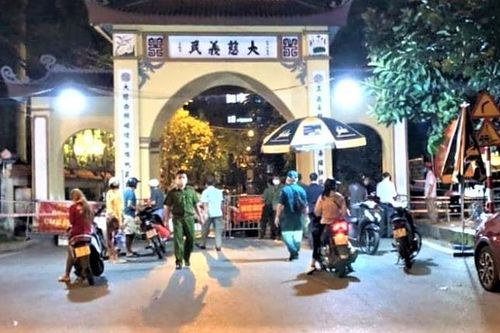 Một tiểu thương nghi mắc COVID-19, Hà Nội tạm thời phong tỏa chợ Đại Từ