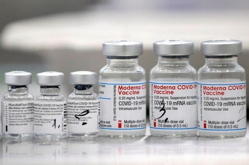 Các nước đang tiêm trộn vaccine COVID-19 ra sao?