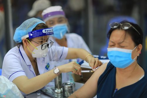 Cả nước thêm 12.680 ca COVID-19 mới, giảm 1.530 ca so với hôm qua