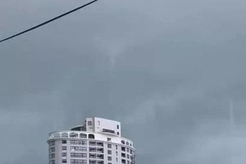 Hy hữu: Ba vòi rồng cùng lúc xuất hiện trên biển Nha Trang