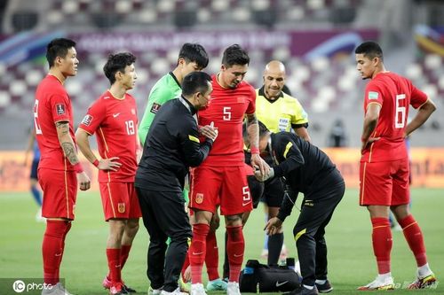 Tuyển Việt Nam và Trung Quốc cùng 'thủng' hàng thủ