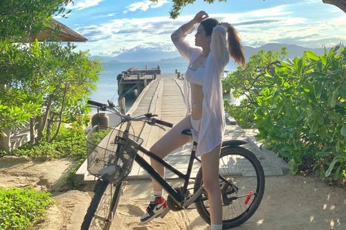 Bạn gái xinh như mộng của hậu vệ Thành Chung