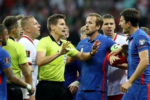 Sao tuyển Anh và Ba Lan tranh cãi nảy lửa trong ngày Harry Kane lập siêu phẩm