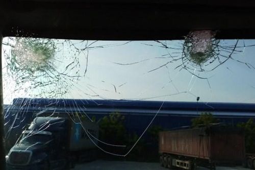 Hải Dương: Lĩnh án 24 tháng tù vì ném vỡ kính nhiều xe đầu kéo