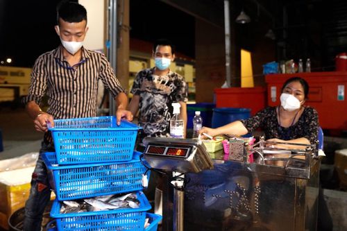 Tiểu thương chợ Bình Điền: 'Bán chưa được nhiều nhưng vẫn mừng'