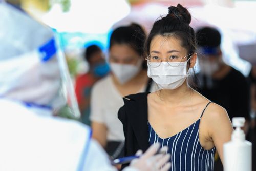 5 khu vực có tỷ lệ bao phủ vaccine Covid-19 dưới 80% tại TP.HCM
