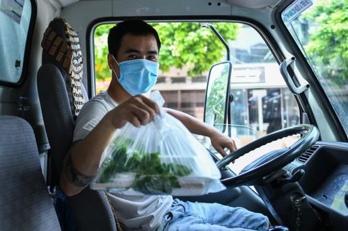 Hàng bún đậu ở Hà Nội vừa mở đã bán hơn trăm suất mang đi
