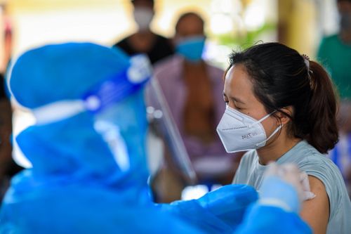 Thai phụ, người già có bệnh nền cần khám kỹ khi tiêm Vero Cell