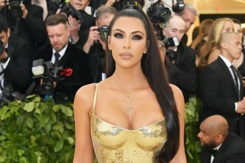 Kim Kardashian và dàn sao khiến mốt năm 2000 trông gợi cảm