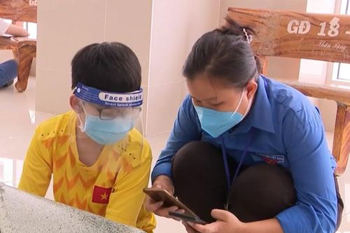 Lớp học dã chiến trong dịch Covid-19 ở TP.HCM