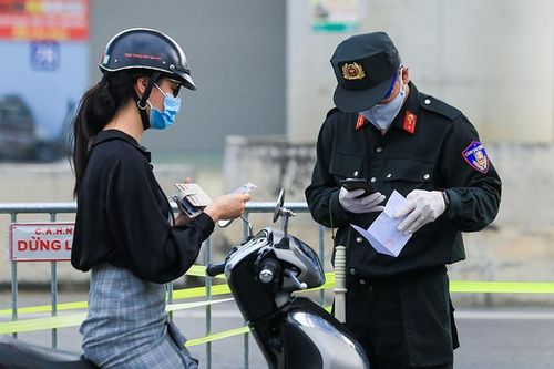 Hà Nội: Xử phạt 500 trường hợp vi phạm phòng chống dịch, phát hiện giấy có mã QR nghi giả