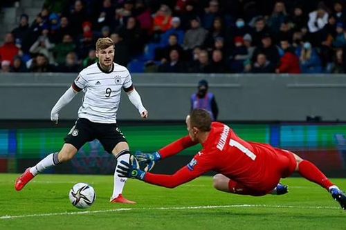 Timo Werner lại bỏ lỡ cơ hội trước gôn trống, CĐV ngán ngẩm