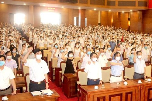 500 thầy thuốc 'Đất Tổ' xuất quân chi viện cho Thủ đô