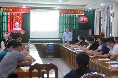 Sơn La điều động 60 cán bộ y tế hỗ trợ huyện Phù Yên chống dịch