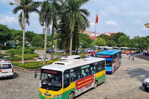 Hơn 1.180 cán bộ y tế các tỉnh hỗ trợ Hà Nội phòng, chống dịch