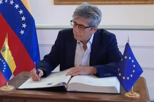Sau loạt đòn trả đũa nhau gay gắt, EU có động thái đáng chú ý với Venezuela