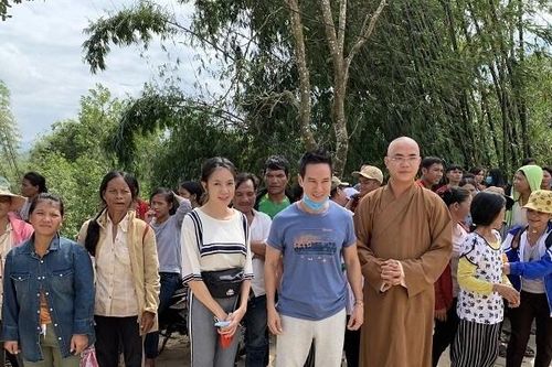 Cách từ thiện giúp Lý Hải – Minh Hà thoát hạn 'sao kê' của showbiz Việt