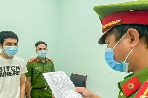 Khởi tố thanh niên dùng xẻng đuổi đánh phó chủ tịch phường