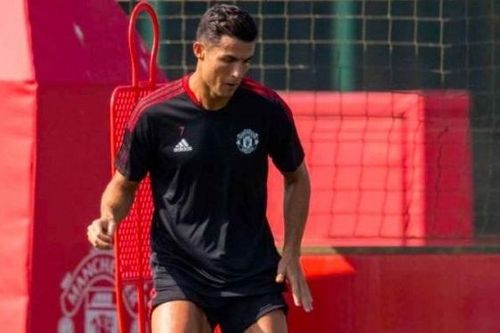 Ronaldo đá chính MU vs Newcastle, PSG tung chiêu gia hạn Mbappe
