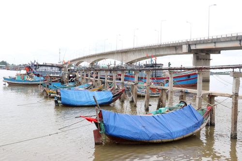 Bão số 5: Kêu gọi phương tiện, tàu, thuyền vào nơi tránh trú an toàn