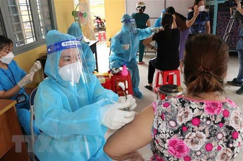 Bình Dương: Người đã tiêm vaccine COVID-19 sau 14 ngày được ra đường