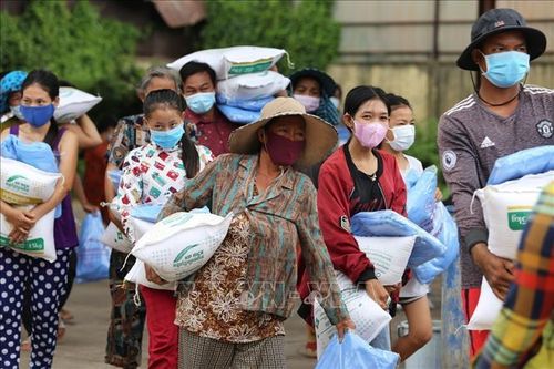 Hỗ trợ khẩn cấp đợt 2 cho người gốc Việt tại Campuchia gặp khó khăn vì dịch COVID-19