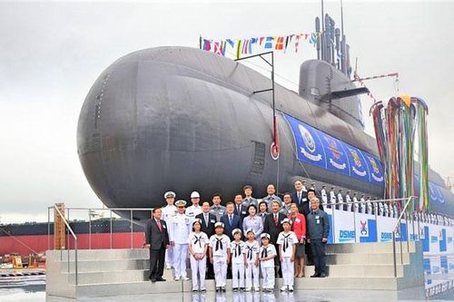 Tàu ngầm tấn công nội địa đầu tiên của Hàn Quốc được đưa vào trang bị