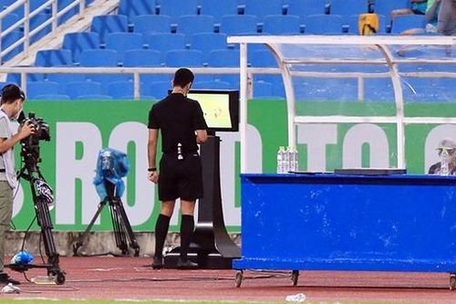 Đội tuyển Việt Nam đang chịu sự khắc nghiệt của VAR?