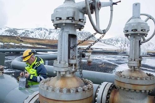 Vận hành nhà máy 'biến CO2 thành đá' lớn nhất thế giới
