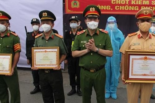 Mỗi cán bộ chiến sĩ Công an biết hy sinh hạnh phúc cá nhân để làm tròn trách nhiệm người lính