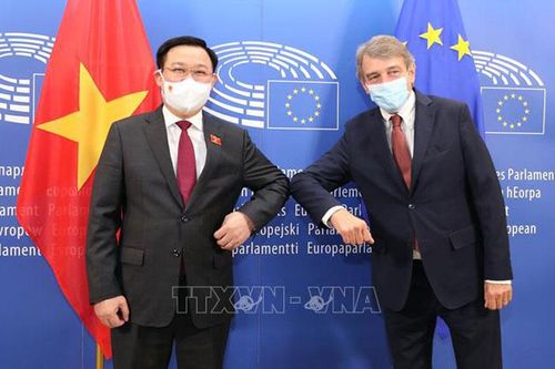 Chủ tịch Quốc hội Vương Đình Huệ hội đàm với Chủ tịch Nghị viện châu Âu