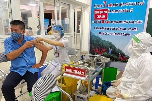 Vắc xin về đến đâu, Hà Nội tiêm ngay cho người dân đến đó
