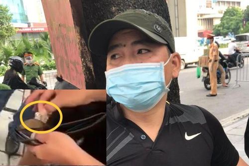 Kiểm tra chiếc ví màu đen, lộ gói ma túy heroin