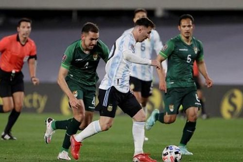 Messi bật khóc sau khi lập hat-trick, phá kỷ lục ghi bàn của 'Vua bóng đá' Pele