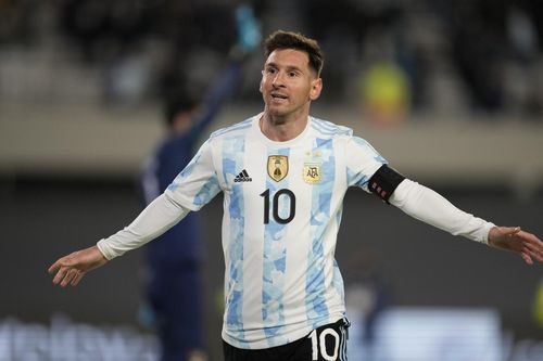 Messi phá kỷ lục ghi bàn của 'Vua bóng đá' Pele
