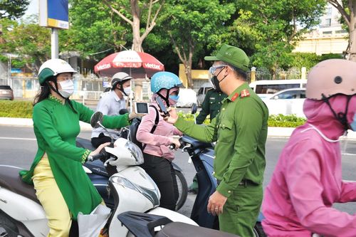 Đà Nẵng: Chuyển đổi số từ việc cấp giấy đi đường có mã QR