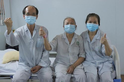 Cả gia đình bệnh nhân Covid-19 hồi phục kỳ diệu