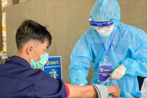 Không cần đo huyết áp tất cả người tiêm vaccine Covid-19