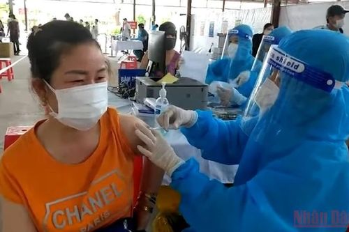 Nghệ An đề xuất tiêm vaccine ngừa Covid-19 cho gần 8.000 người làm việc tại các chợ